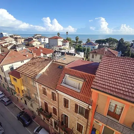 Incantevole Trilocale Luigia Fronte Mare דירה *