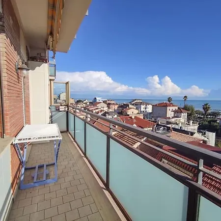 Incantevole Trilocale Luigia Fronte Mare Lägenhet