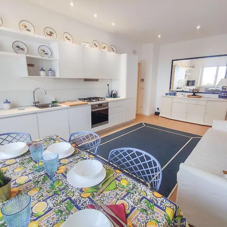 Incantevole Trilocale Luigia Fronte Mare Lägenhet *